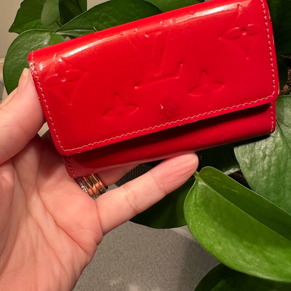 Authentic Louis Vuitton Vernis Key Holder